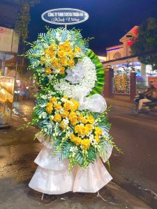Mẫu vòng hoa đám tang sang trọng